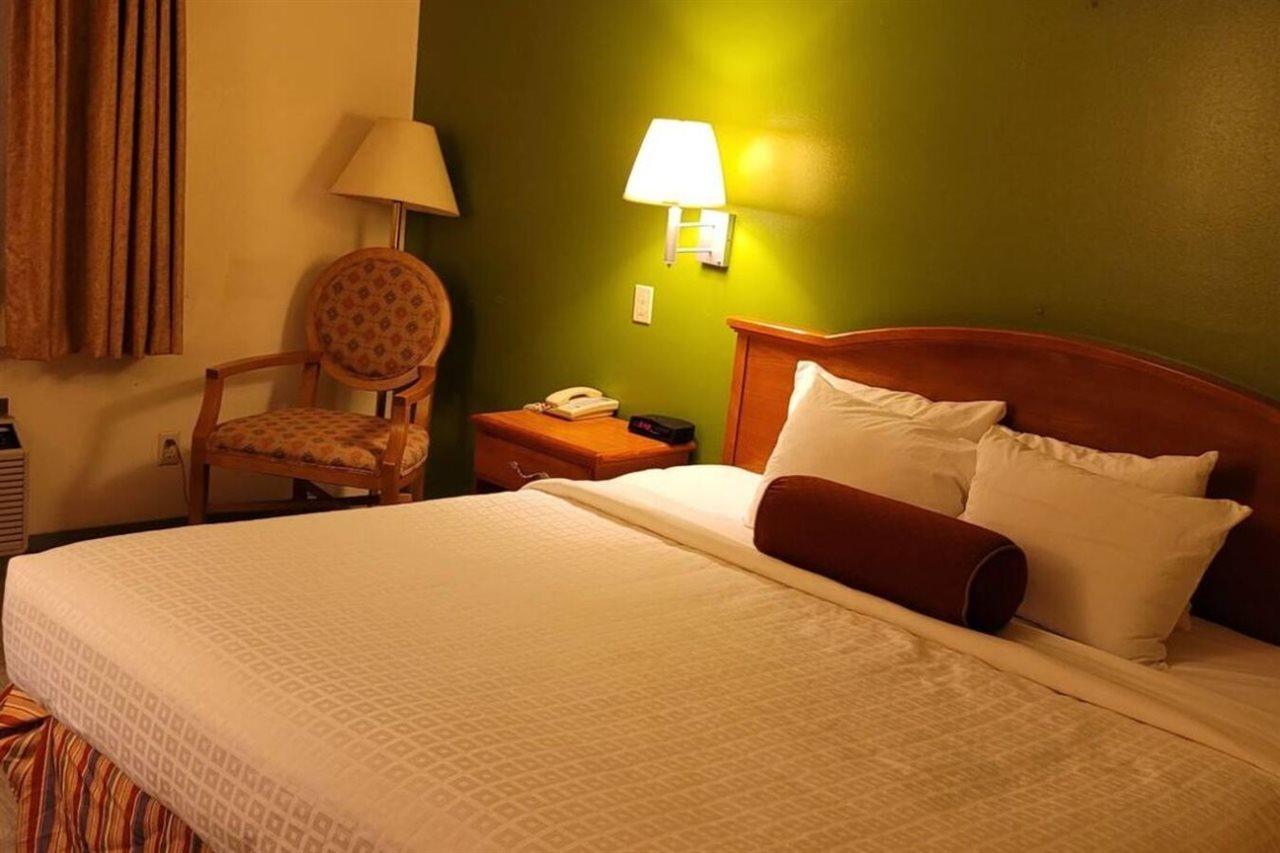 Grizzly Inn Эванстон Экстерьер фото