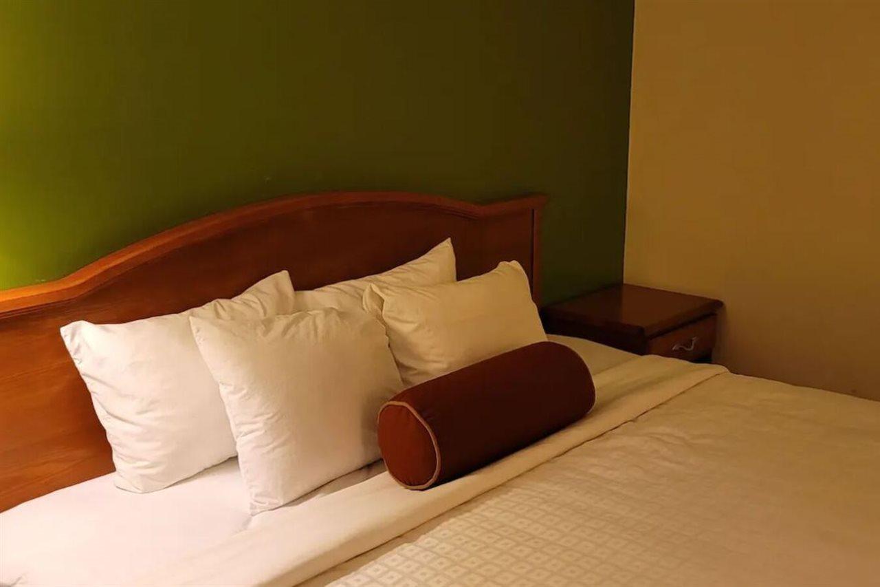 Grizzly Inn Эванстон Экстерьер фото